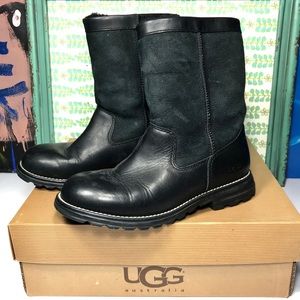 UGG AUSTRALIA BOOTS/BOOTIES